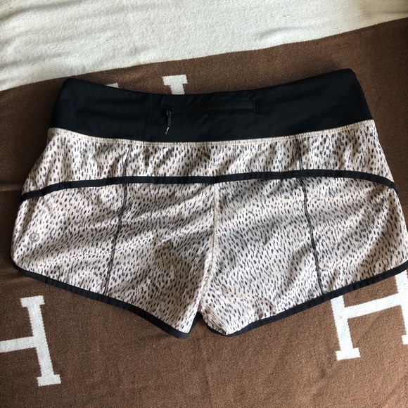 RARE Lulu lemon speed up short - Picture 4 of 6